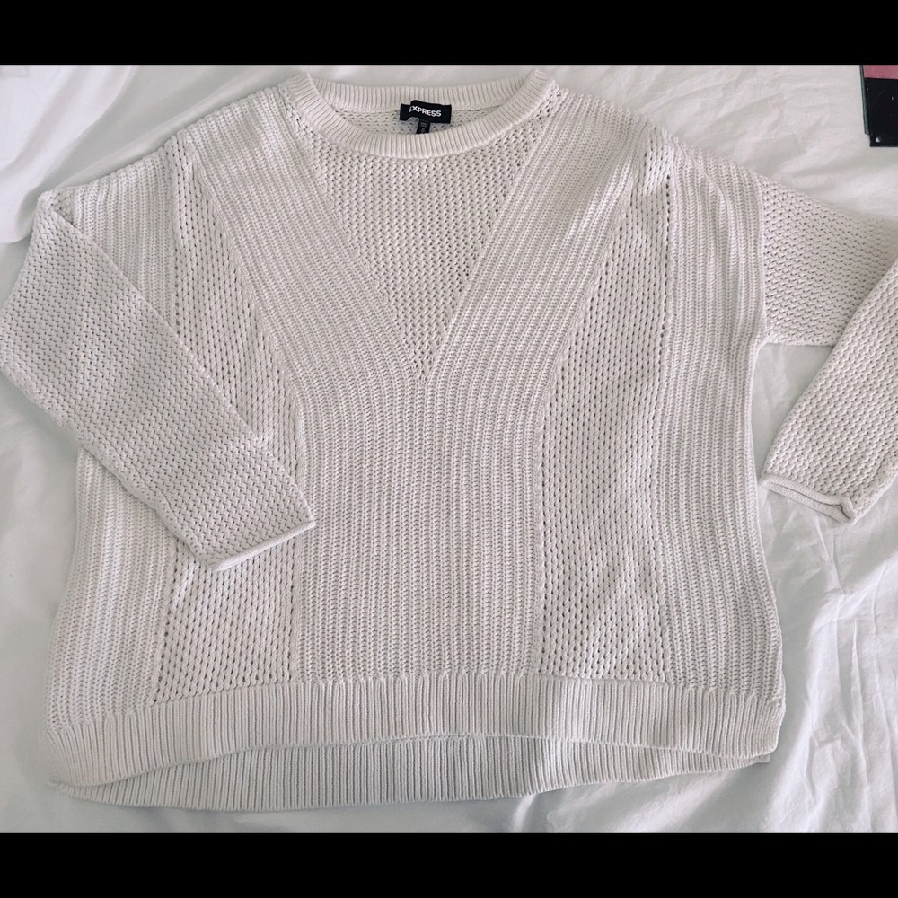 Cute oversized sweater!